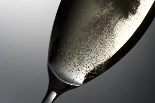 Close-up de vino espumoso en una copa