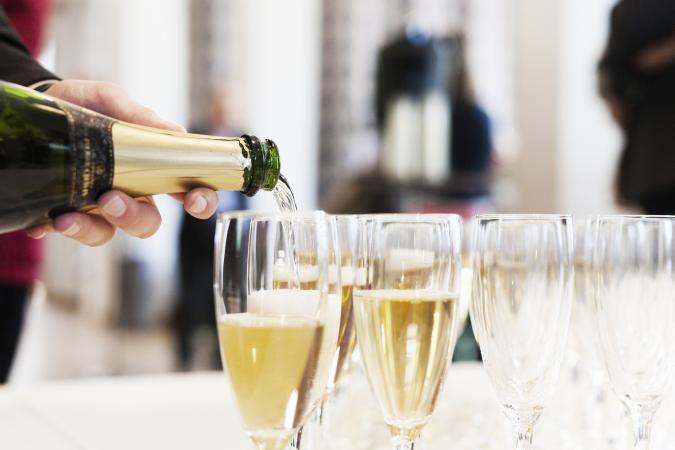 7 buenos lugares para comprar copas de champán baratas
