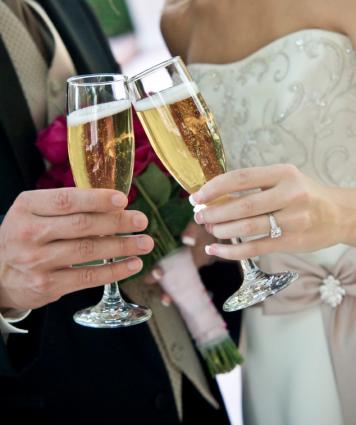 Brindis de boda con champán