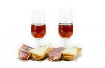 vino y bocadillo