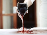 Eliminar las manchas de vino tinto: 5 Consejos rápidos y fáciles