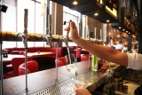 Por qué hay más restaurantes que sirven vino de barril